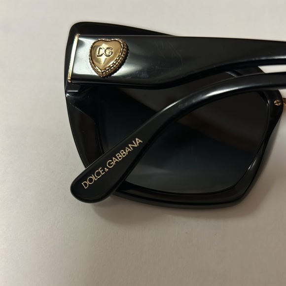 Dolce & Gabbana Cat Eye Sunglasses. Great condition! - Picture 5 of 5